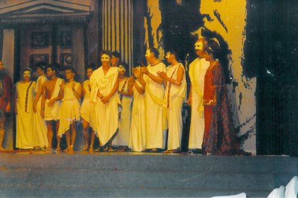 theaterverein-wetter-antigone-bild01