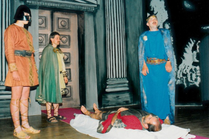 theaterverein-wetter-antigone-bild18