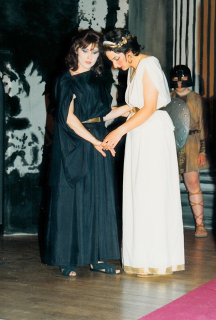 theaterverein-wetter-antigone-bild06