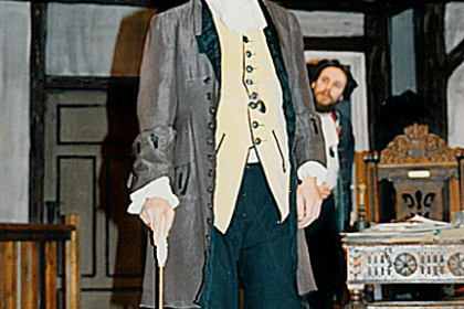 theaterverein-wetter-der-zerbrochene-krug-bild01