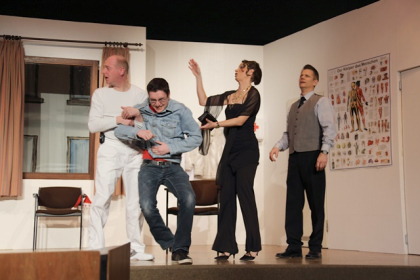 theaterverein-wetter-und-alles-auf-krankenschein-bild10