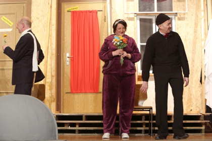 theaterverein-wetter-der-nackte-wahnsinn-premiere-78